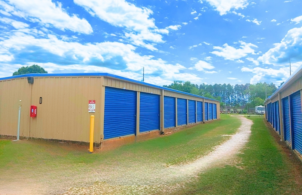 Self storage for boats and RVs in Elberta Alabama